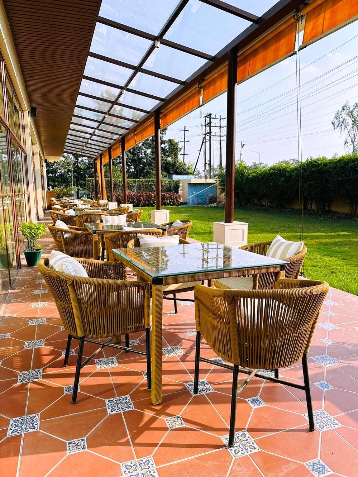 Hotel Amer Green'S Bhopal Esterno foto