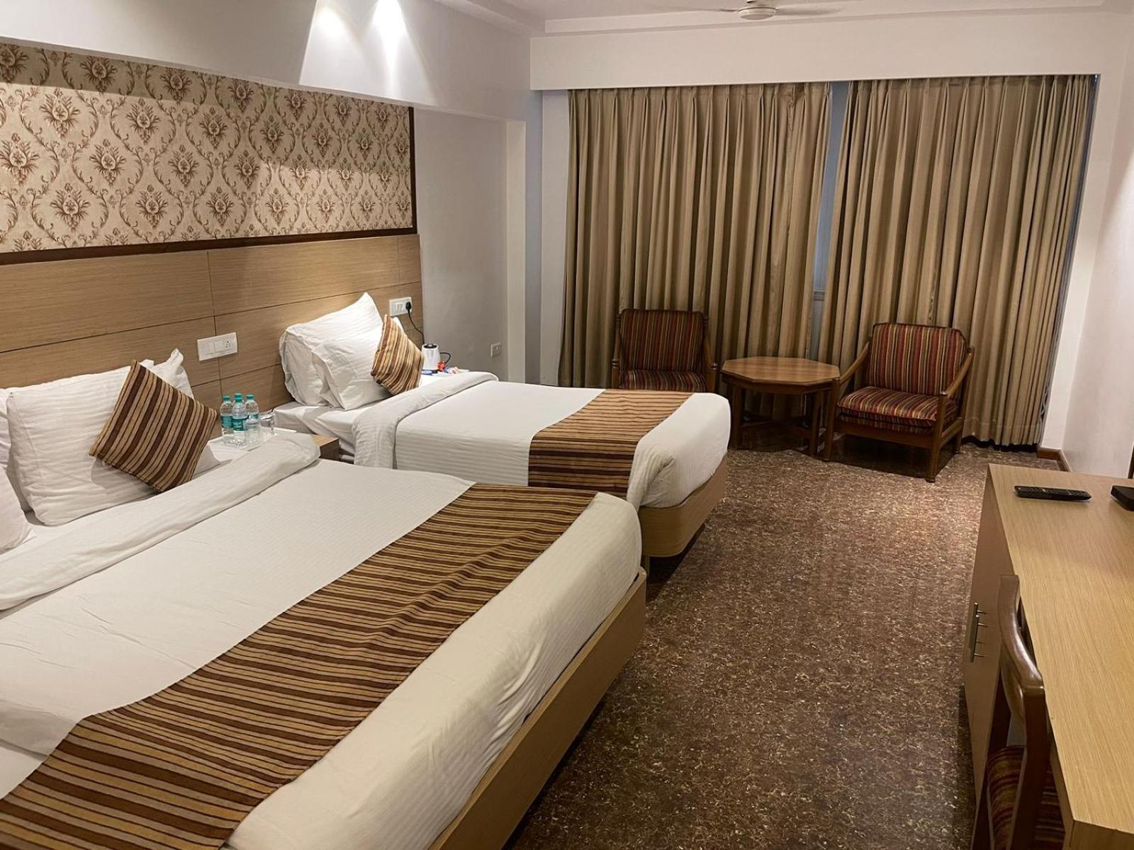 Hotel Amer Green'S Bhopal Esterno foto