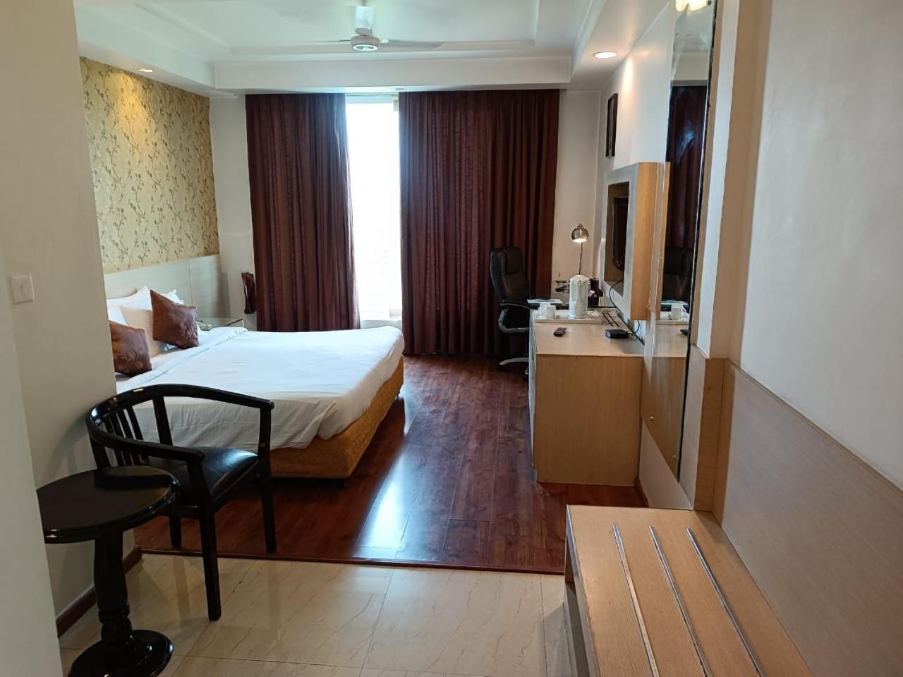 Hotel Amer Green'S Bhopal Esterno foto